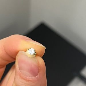 14 kt diamond stud earring